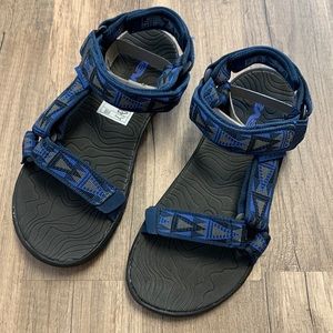 Teva boys Hurricane 3 Size 4 (big boys)
